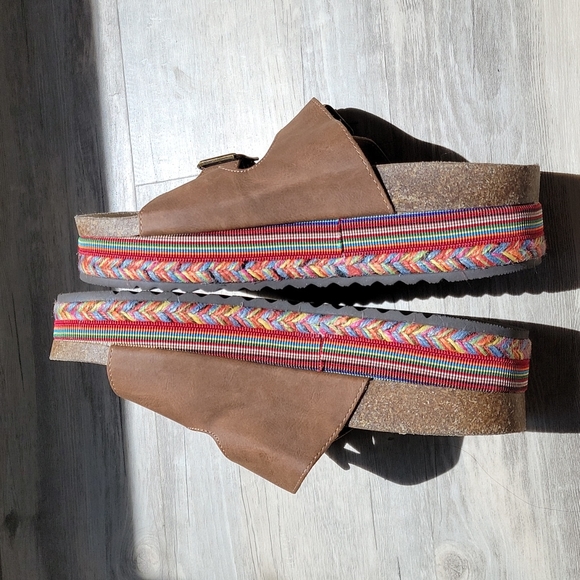 Sandals - Picture 2 of 5